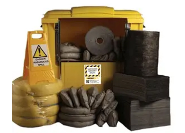 Los tipos de absorbentes se dividen según la sustancia que se quiera absorber, entre ellos están los absorbentes para productos químicos, los absorbentes para hidrocarburos y finalmente los absorbentes de uso general.